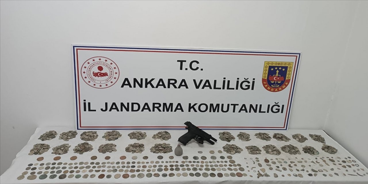 Tarihi eser kaçakçılığına yönelik operasyonda 2 bin 740 sikke ele geçirildi