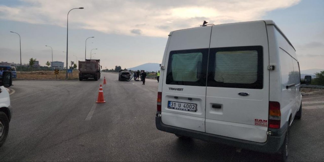 Otomobil ile kamyonet çarpıştı: 1 ölü, 3 yaralı