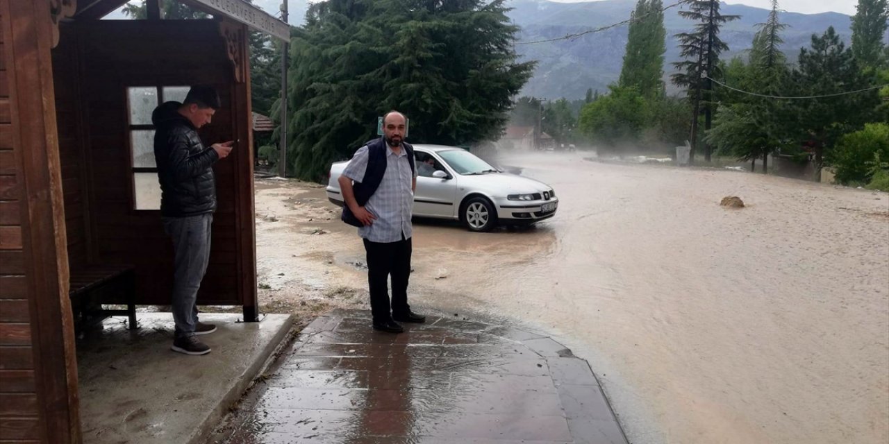 Konya’nın bir ilçesinde daha dolu ve sağanak etkili oldu