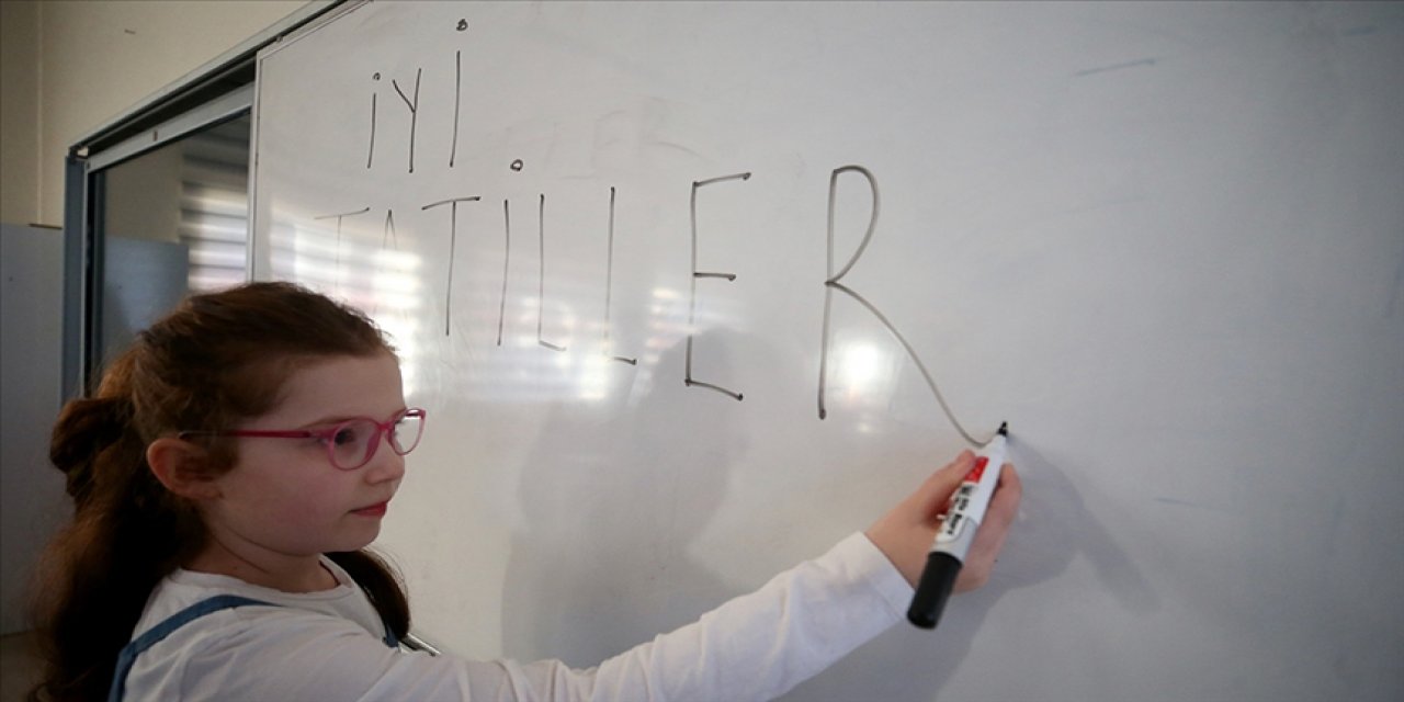 Öğrenciler yarın karne heyecanı yaşayacak