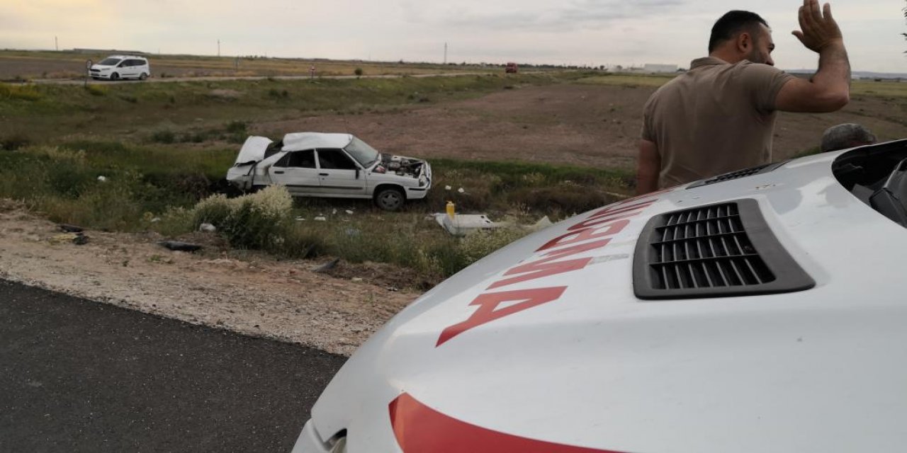 Konya yolunda iki otomobil çarpıştı: 1’i ağır 3 kişi yaralandı