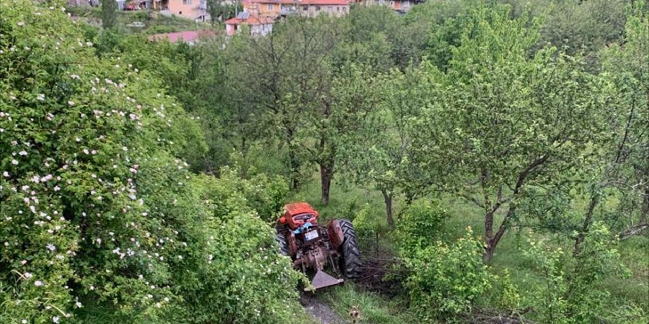 Traktör şarampole devrildi: 18 yaşındaki genç öldü