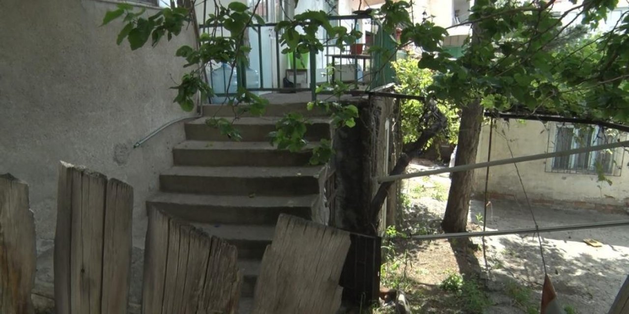 Ev sahibi ile kiracı arasında bahçede başlayan kavga cinayetle bitti