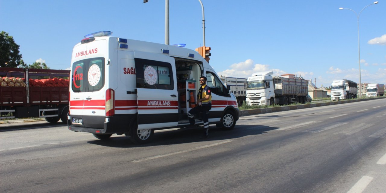 Konya’da kırmızı ışıkta bekleyen otomobile TIR çarptı: 6 yaralı