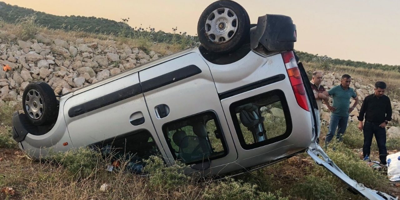 Otomobilin çarptığı hafif ticari araç takla attı: 1 ölü, 2 yaralı