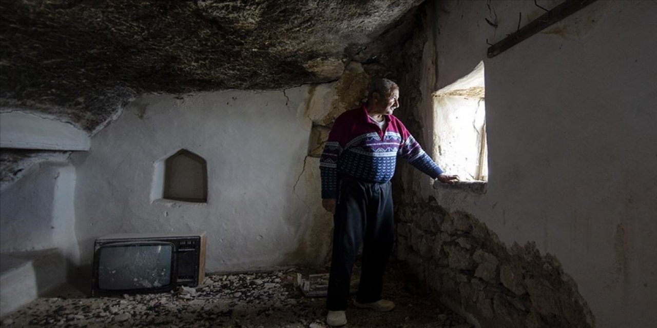 18 çocuğunu yaşadığı mağarada büyüttü