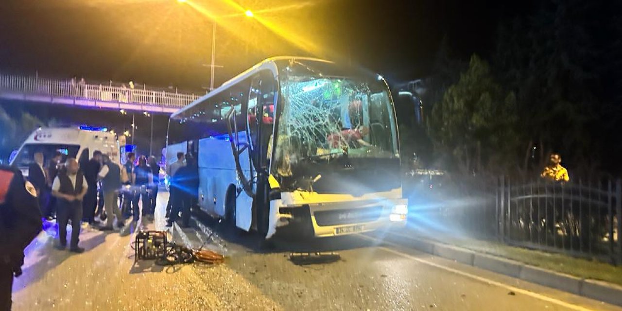 Cenazeden dönenleri taşıyan otobüs TIR ile çarpıştı: 5 yaralı