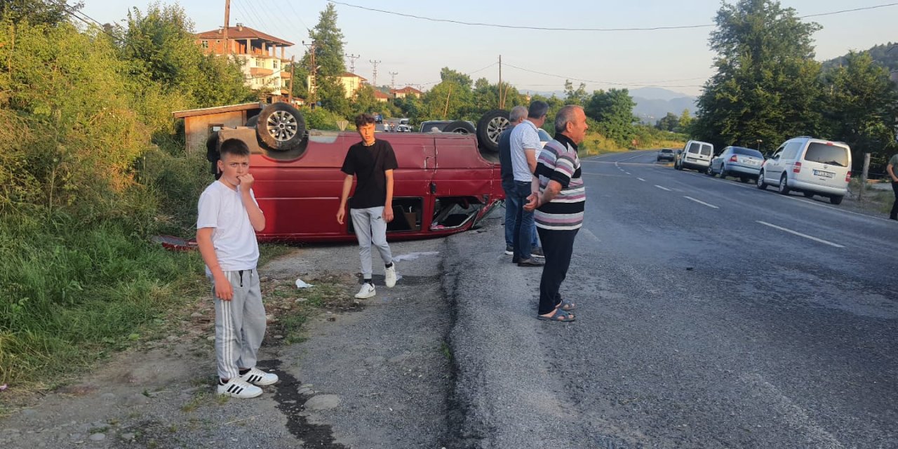 İşçi servisi ile otomobil çarpıştı: 7 yaralı