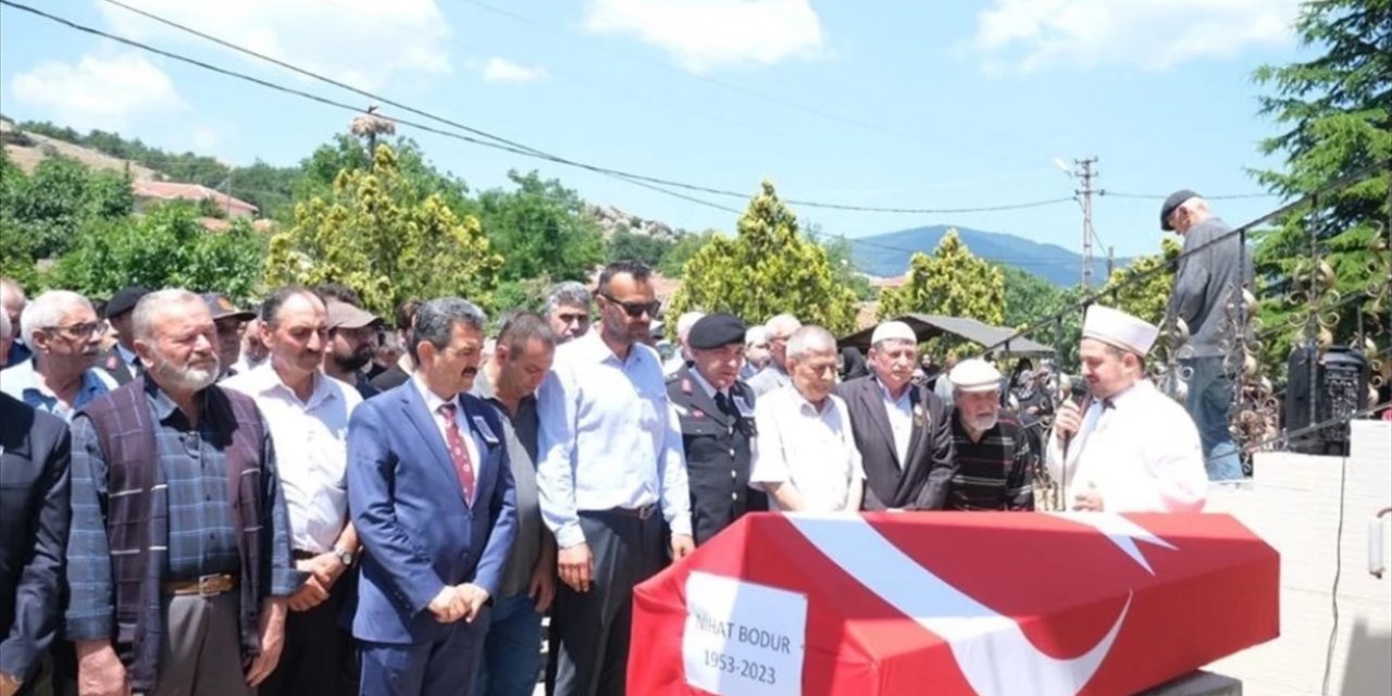 Kıbrıs Gazisi Nihat Bodur dualarla toprağa verildi