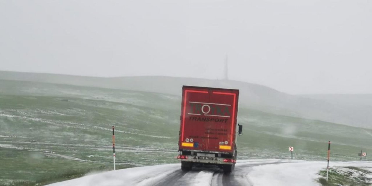 Haziran ayında kar sürprizi! Her yer beyaza büründü