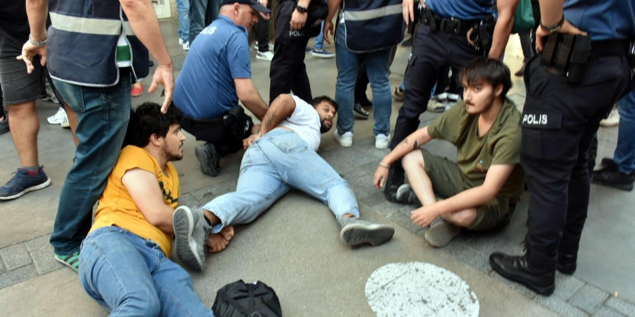 LGBT'lilerin yürüyüşüne polis müdahalesi! Çok sayıda gözaltı var