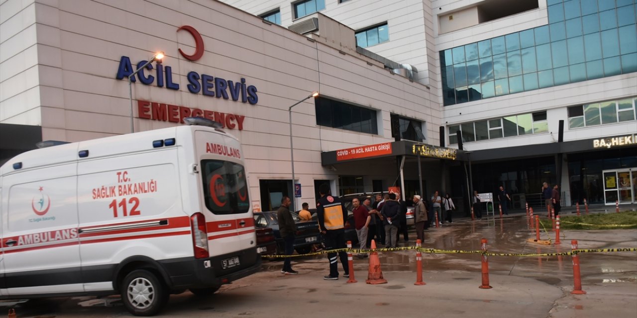 Arkadaşlarıyla gittiği piknikte tabancayla vurulan genç öldü