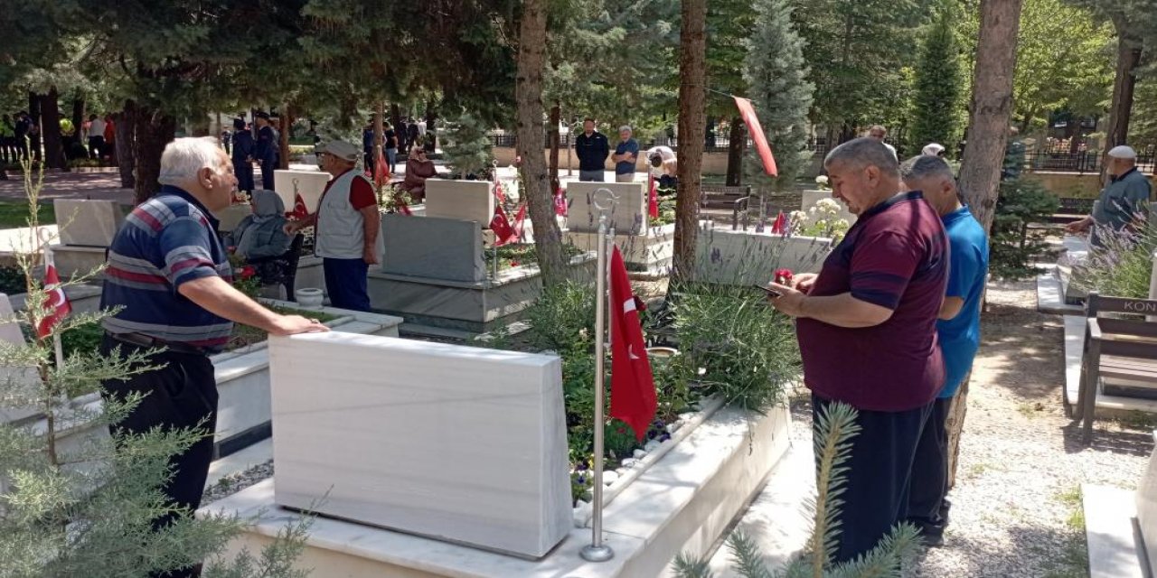 Konya’da şehitlik ve mezarlıklarda bayram yoğunluğu