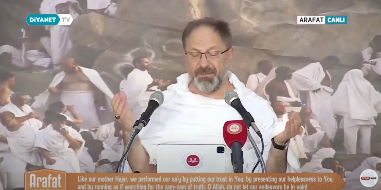 Hacı adayları Arafat'ta Vakfe Duasına durdu