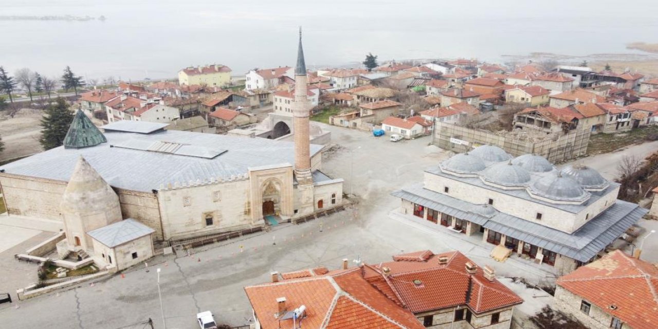 Konya’nın 7 asırlık camisinde gözler hep o noktada