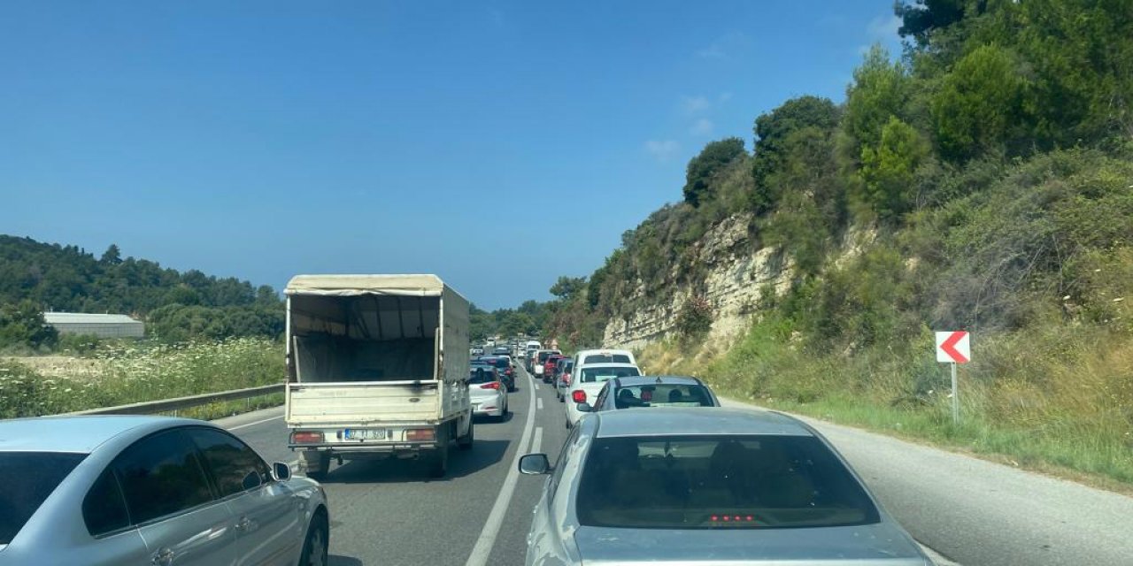 Konya - Antalya arasında trafiği durduran yoğunluk