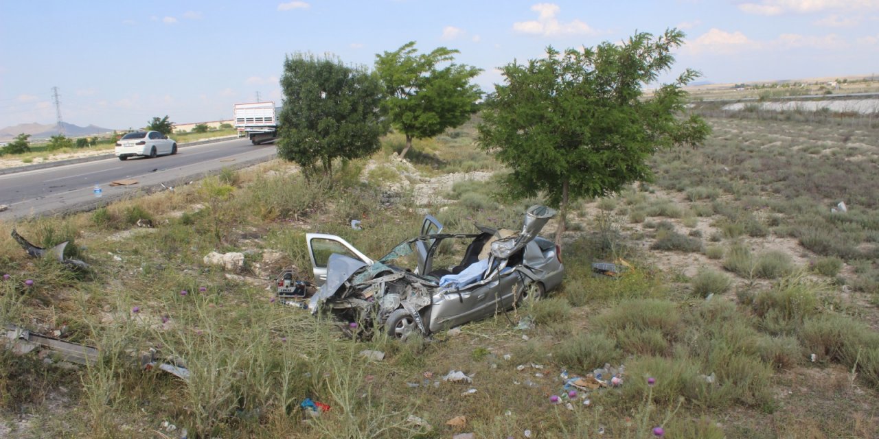 Konya’da bir aileyi parçalayan kaza! Araba bu hale geldi