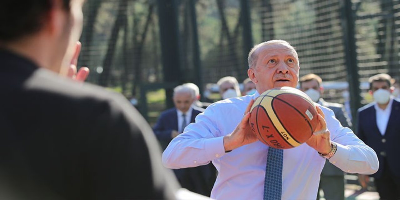 Cumhurbaşkanı Erdoğan parkede yeteneklerini sergiledi