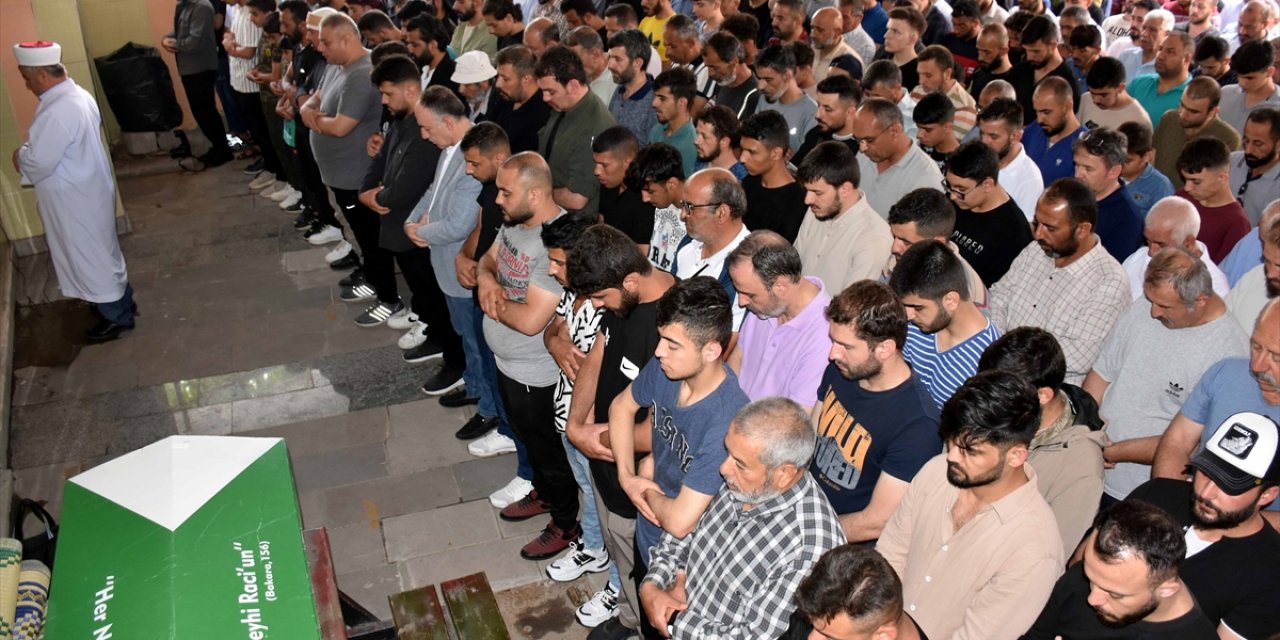 Kızılırmak'ta boğulan 3 çocuk toprağa verildi