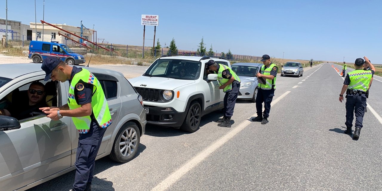 Konya'da bayram trafiği Cayrokopter ile izlendi