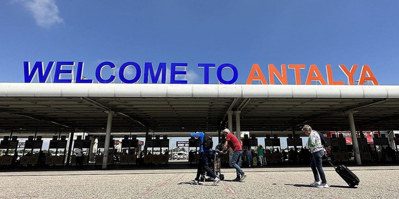 Antalya'ya hava yoluyla gelen turist sayısı 5,5 milyonu geçti