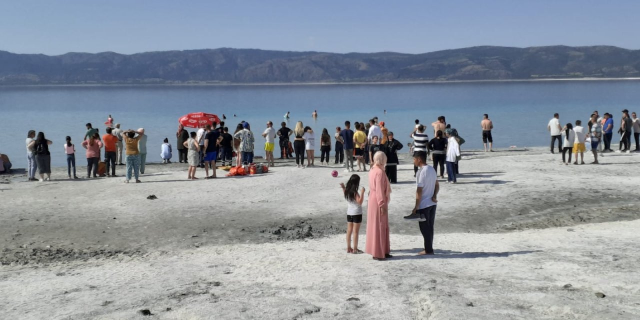 Tatil için geldiği gölde boğularak can verdi