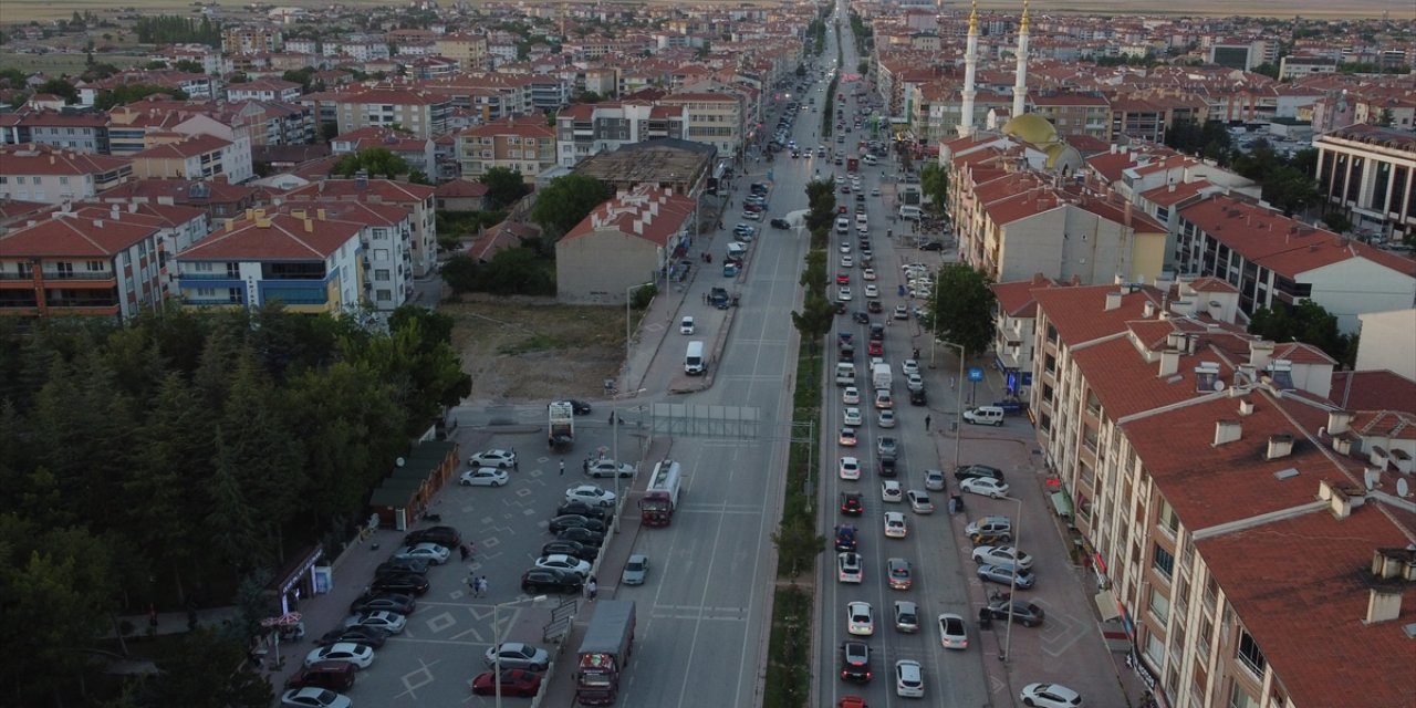 Konya kara yolunda bayram sonu yoğun trafik