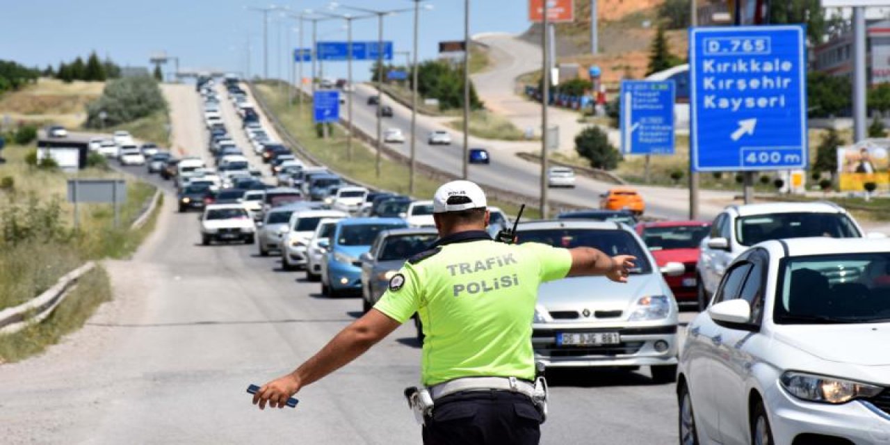 Türkiye’nin dört bir yanında Bayram sonu trafik yoğunluğu yaşanıyor