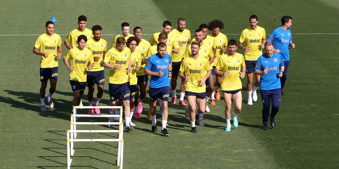 Fenerbahçe'nin Rusya kamp kadrosu açıklandı
