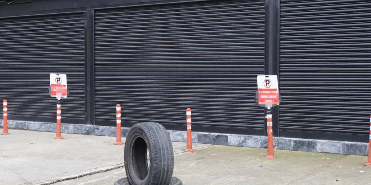 Deposunun önüne bu tabelayı koydu, park sorunu çözüldü
