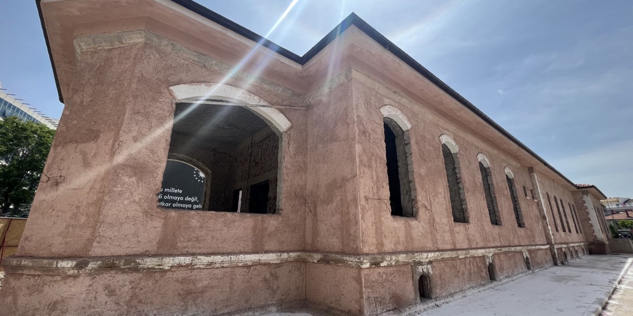 Konya’nın 108 yıllık tarihi binası aslına uygun restore ediliyor