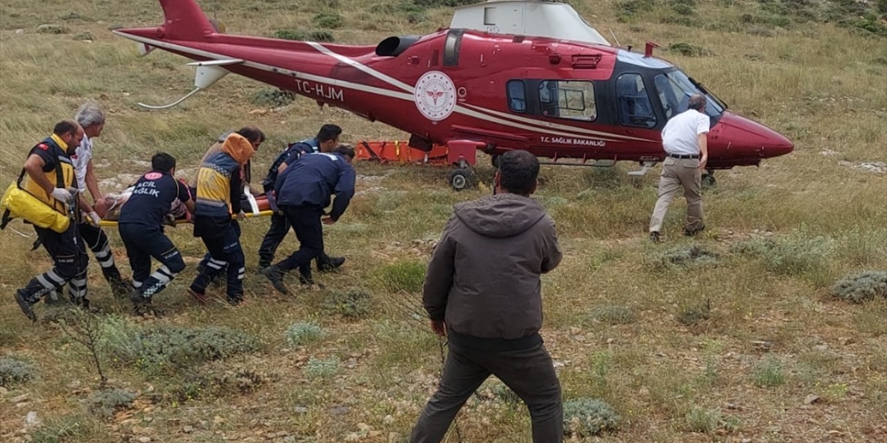 Konya’da dağda baygınlık geçirdi, ambulans helikopterle hastaneye kaldırıldı