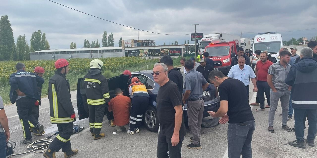 Konya’da otomobil traktörle çarpıştı! 4 yaralı var