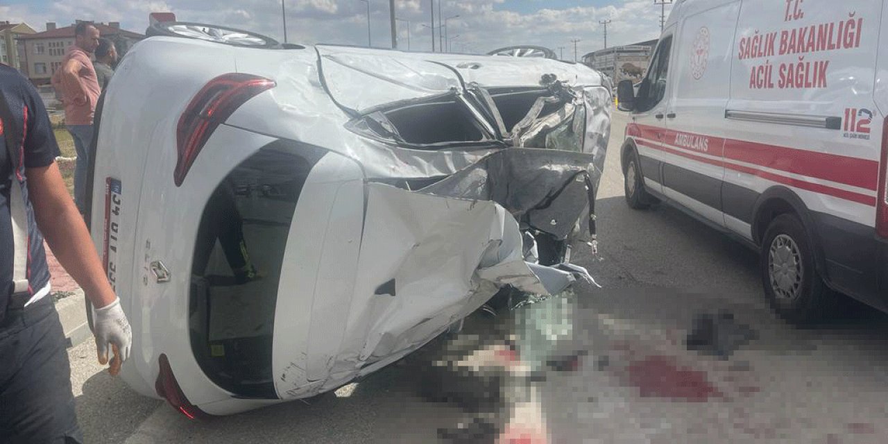 Konya’da iki otomobil çarpıştı, biri devrildi: 3 yaralı