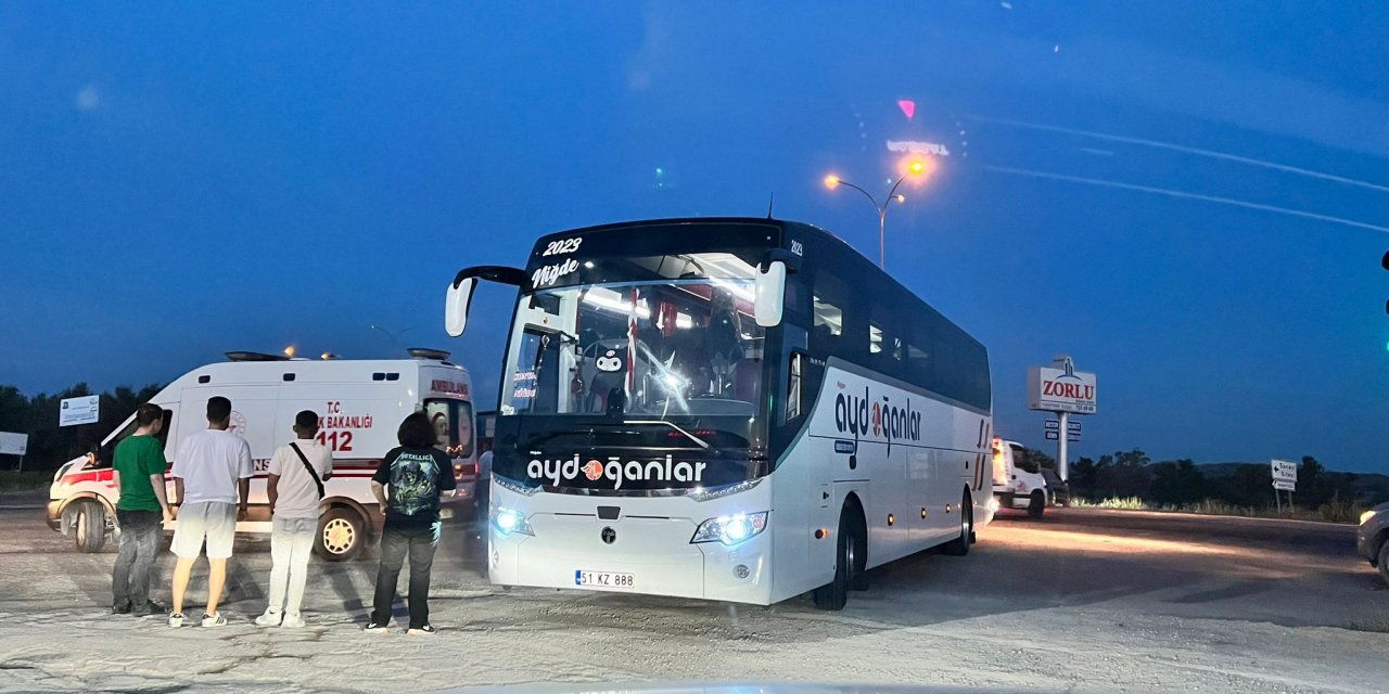 Konya'da ekipler, yolcu otobüsündeki genç için seferber oldu