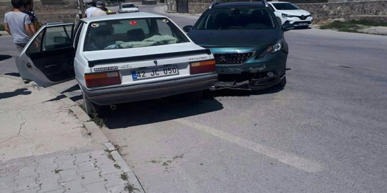 Konya’da iki otomobil çarpıştı, 3 kişi yaralandı