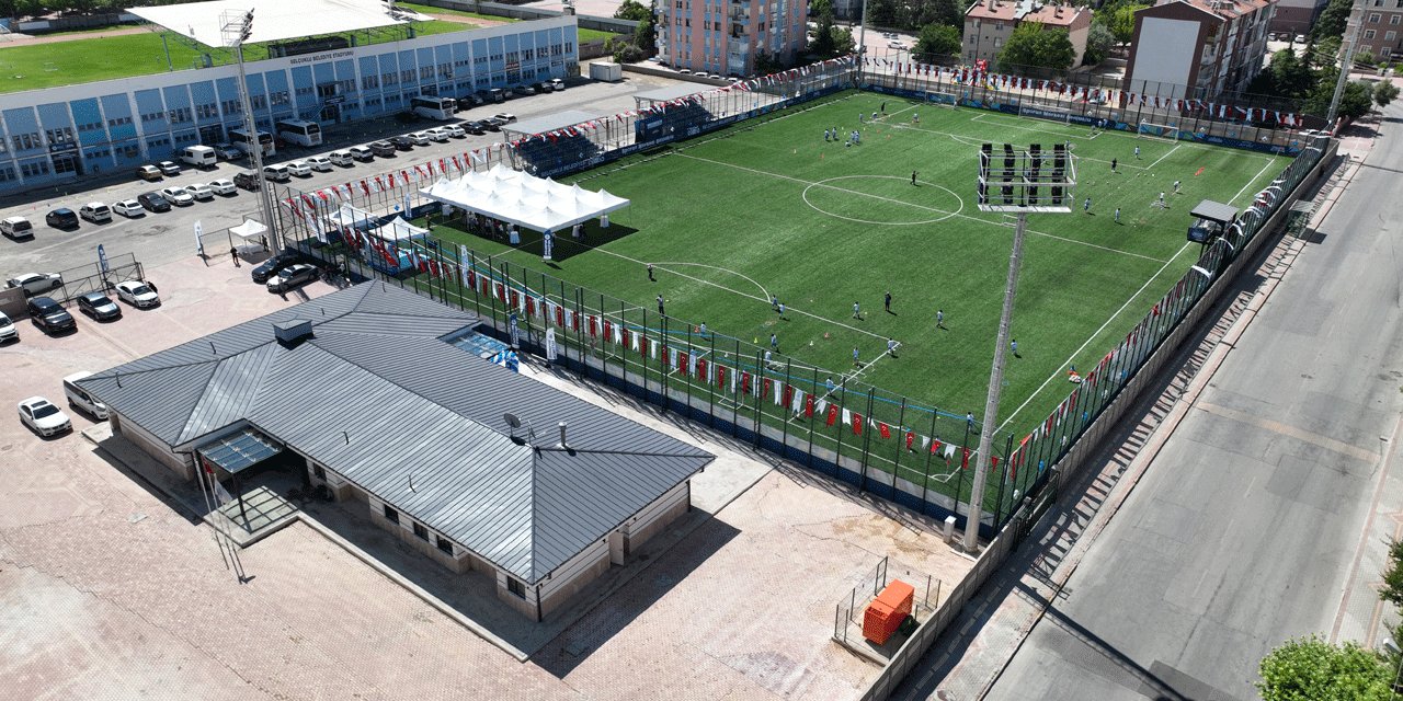 Selçuklu’nun UEFA standartlarındaki çim sahası hizmete açıldı