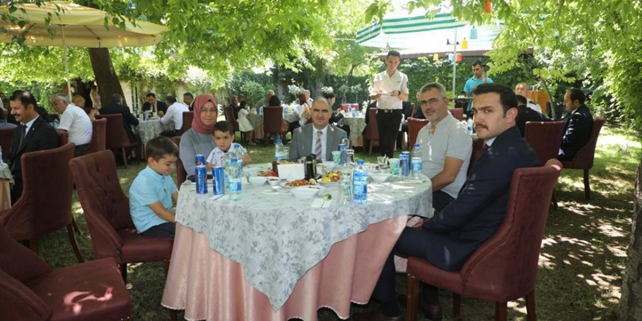 Vali Vahdettin Özkan Konya’daki şehit yakınları ve gazilerle buluştu