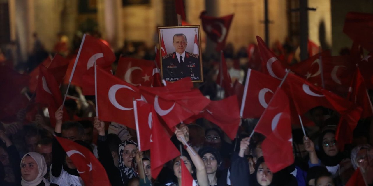 15 Temmuz'un 7. yılında Konyalılar Mevlana Meydanı'nı doldurdu