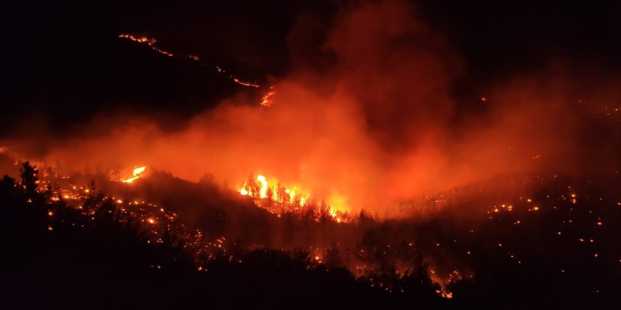 Mersin Gülnar'da orman yangını! Bazı evler boşaltıldı