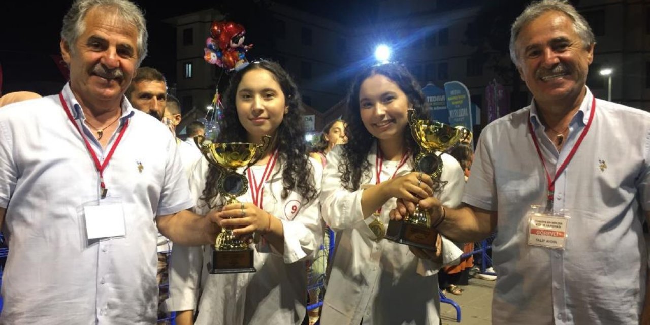 Renkli yarışma! Türkiye’nin en benzer ikizleri seçildi