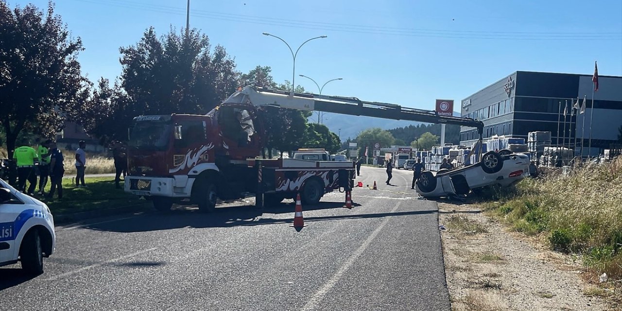 Düğün alışverişi dönüşü feci kaza: 1 ölü, 5 yaralı