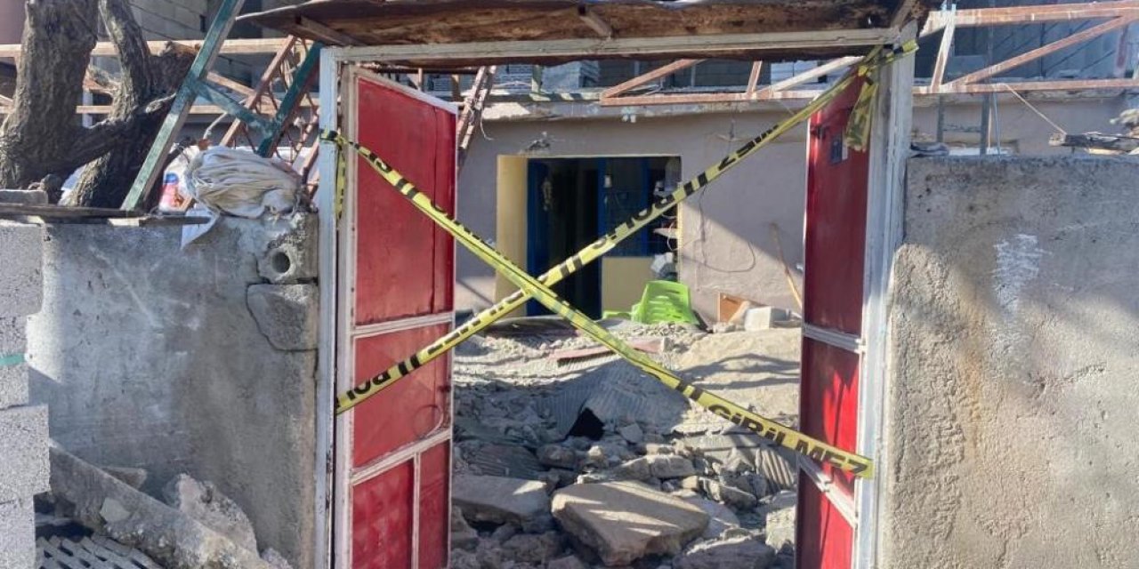 Deprem bölgesinde acı olay! İstinat duvarı çöktü: 1 ölü, 2 yaralı