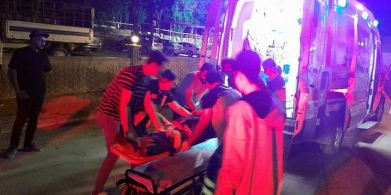 Konya’da kaldırıma çarpan motosiklet devrildi