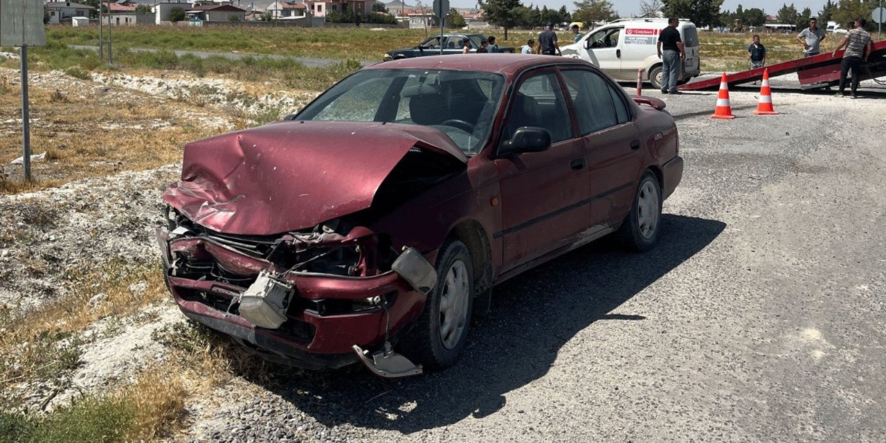 Konya’da ticari taksi ile otomobil çarpıştı: 3 yaralı