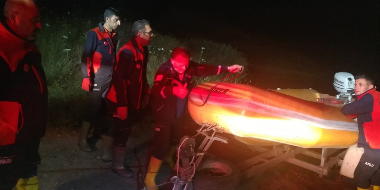 Konya ve Afyon’daki ekipler gölette kaybolan genç için seferber oldu