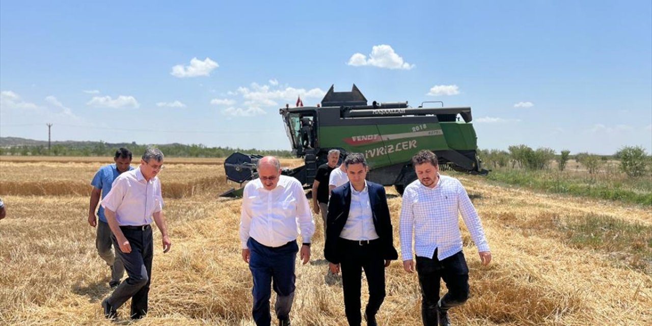 Konya’nın en kurak ilçesindeki uygulama sahasında hasat telaşı