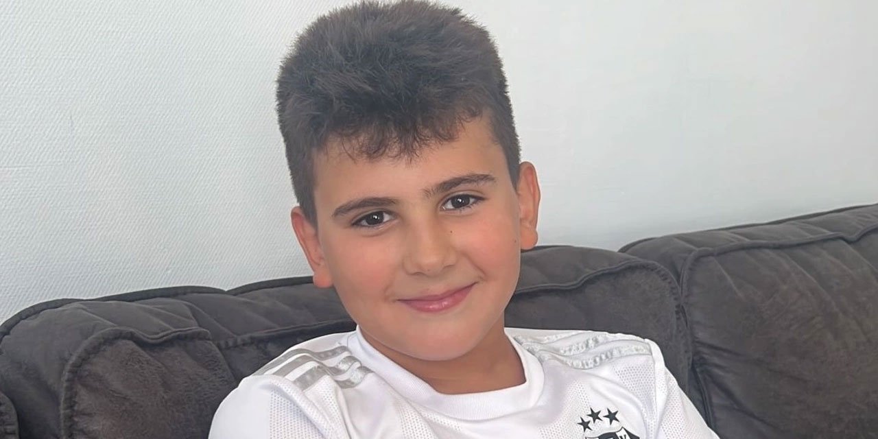 Gurbetçi çocuğun vatan sevgisi, Türk bayrağını görünce ağladı!