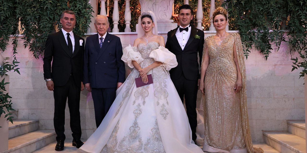 Devlet Bahçeli, belediye başkanının düğününde nikah şahidi oldu