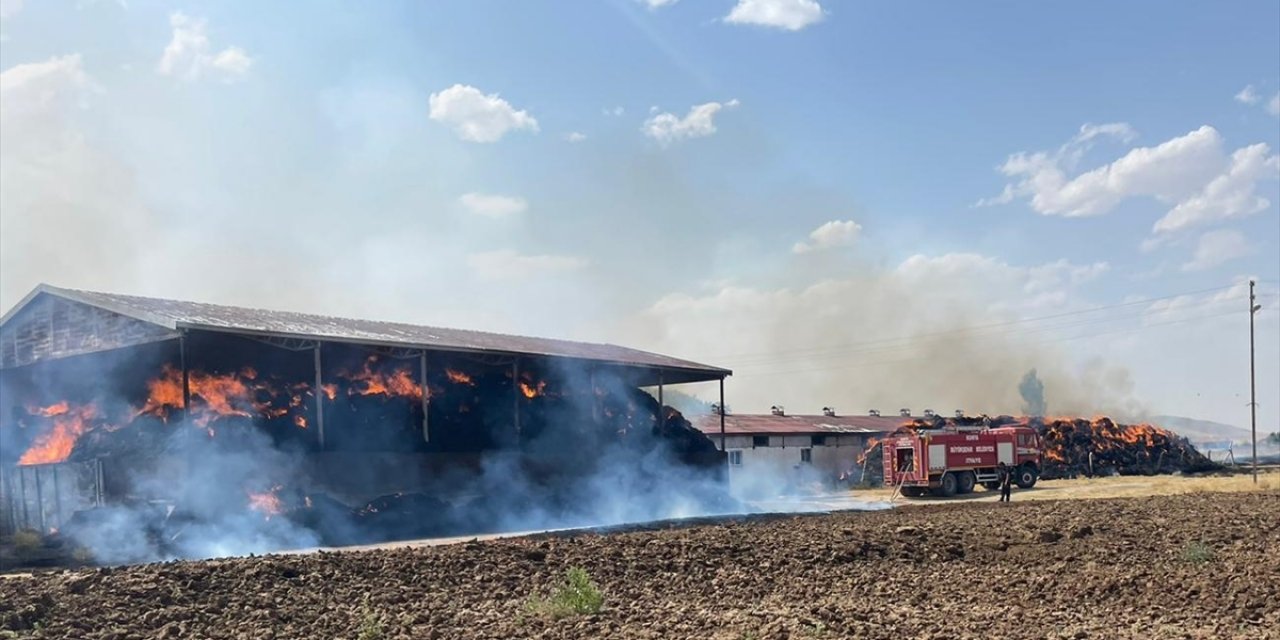Konya’da çiftlikte yangın! 33 büyükbaş hayvan telef oldu